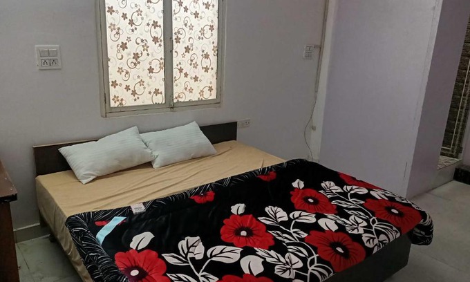 Indirapuram Hotel | OYO 80734 Royal Pink World