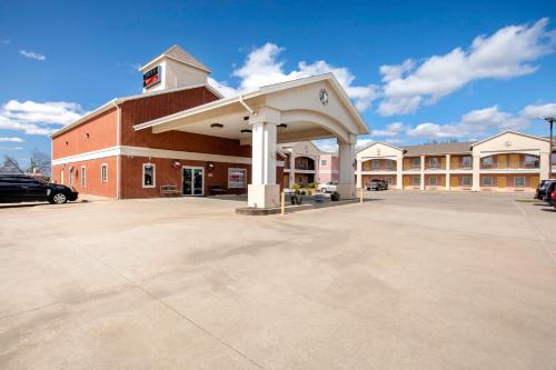 Valley View Hotel | OYO Hotel Valley View TX, I-35