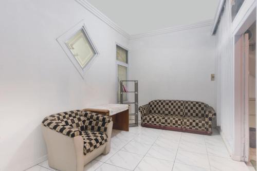 Bandung Hotel | OYO Life 3055 Rumah Enin