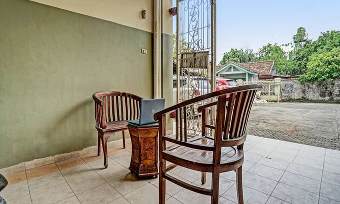 Palembang Hotel | OYO Life 91873 Nugraha Kost
