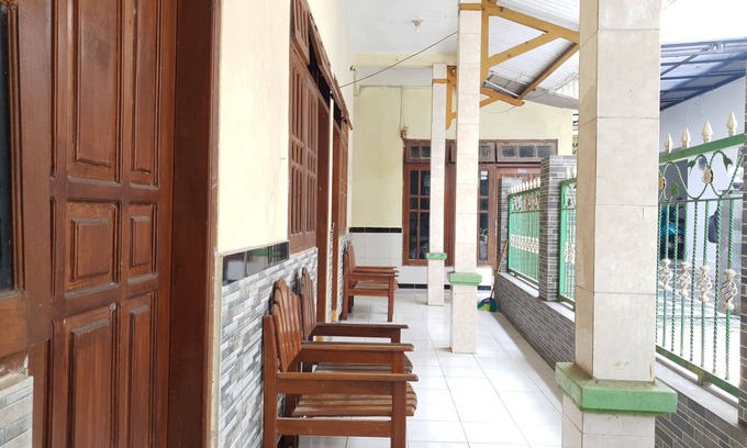 Dinoyo Hotel | OYO Life 92620 Syfa Kost