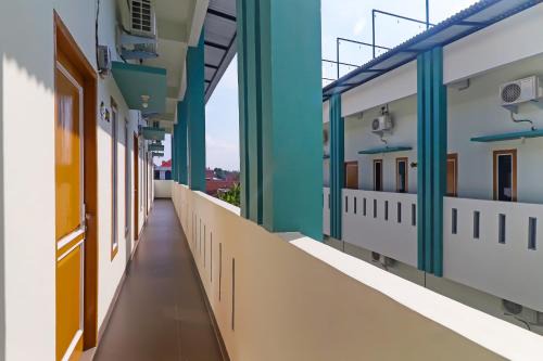 Jambi Hotel | OYO Life 92691 Mc Kost Syariah