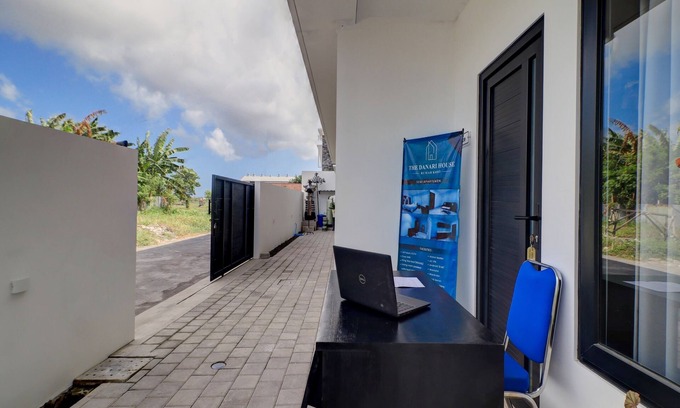 Pemecutan Kelod Hotel | OYO Life 92854 The Danari House