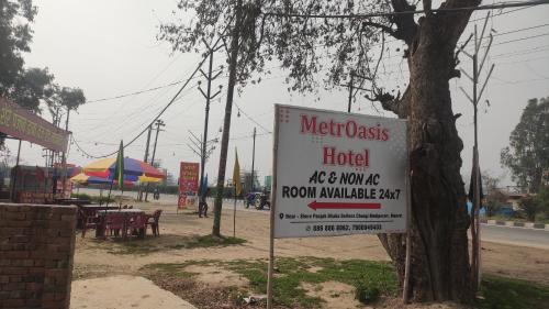 Sardhana Hotel | OYO Metro Oasis Hotel