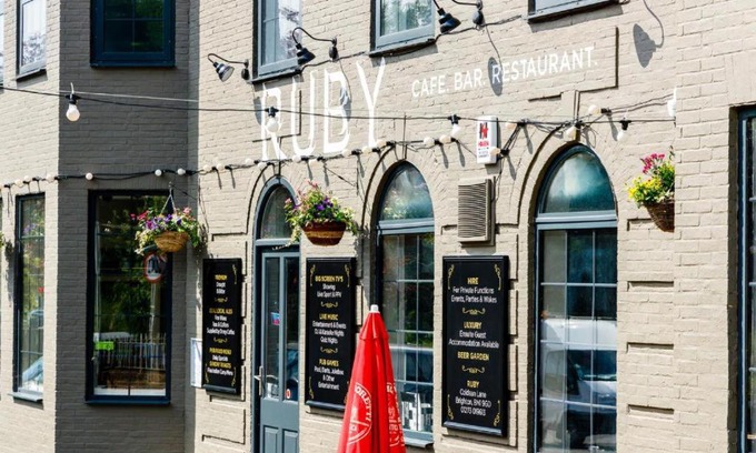 Brighton Hotel | OYO Ruby Pub & Hotel
