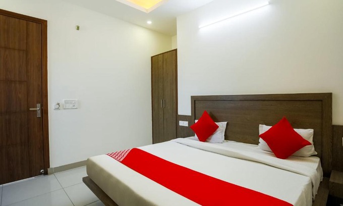 Mahipalpur Extension Hotel | OYO 80863 Stars Villa