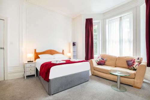 Bournemouth City Centre Hotel | OYO The Lodge Bournemouth