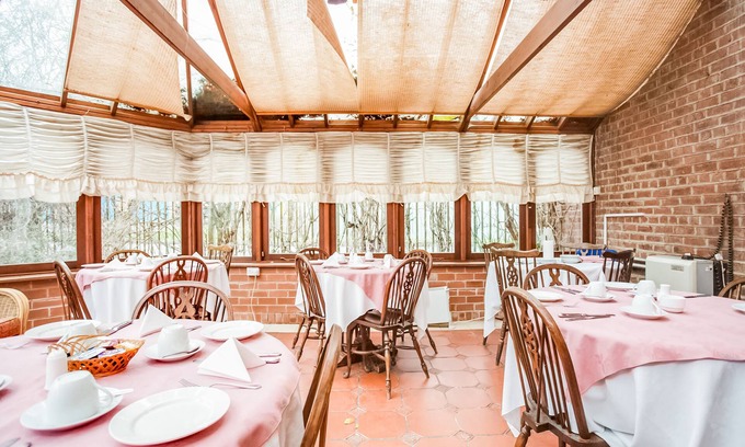 Newcastle-upon-Tyne Hotel | OYO The Rowers Hotel, Dunston Gateshead