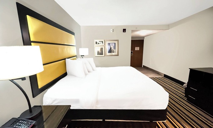 Tougaloo Hotel | OYO Townhouse Jackson/Ridgeland