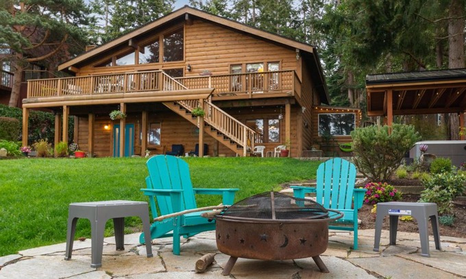 Coupeville Casa | Oyster Beach House and Den