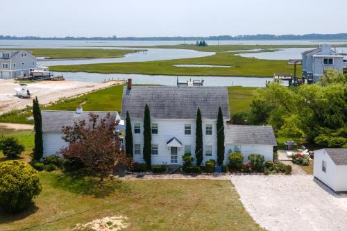 Deep Hole Casa | Oyster Catcher - Pet friendly & deep water access!