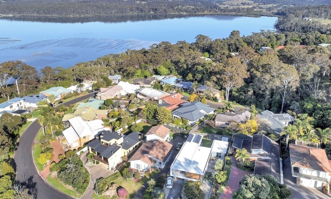 Merimbula Casa | Oyster View: refugio familiar perfecto con piscina privada