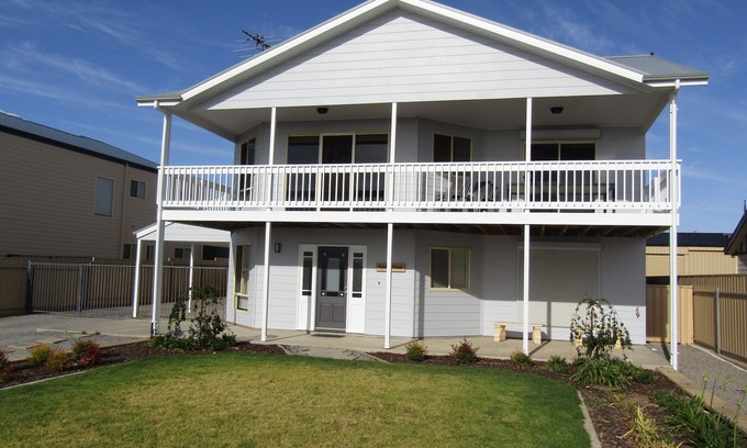 Dalrymple Casa | Oyster Views - sea views from balcony. Off Peak Special!
