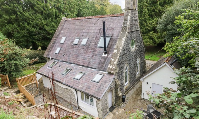 Mumbles Cabaña | Oystermouth Chapel