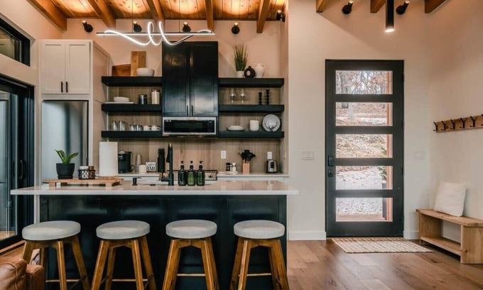 Rogers Casa | Ozark Modern Retreat