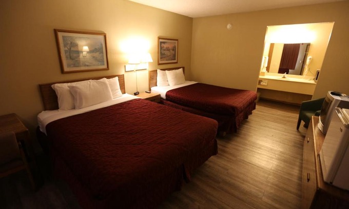 Eureka Springs Hotel | Ozark Swiss Inn