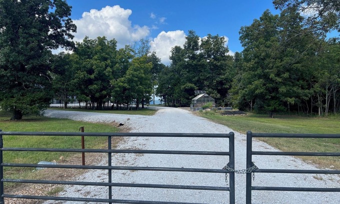 Jasper Casa | Ozark Vista Retreat - A one bedroom, pet friendly space with a fantastic view!