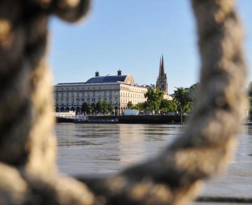 Bayonne Casa | Péniche UHARTEA chambre d'hôtes "Baionako Gambara"