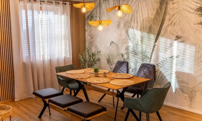 Schlier Apartamento | P-Hosting Modernes Apartment zwischen Ravensburg und dem Altdörferwald, 110qm, Familienfreundlich, Separater Eingang, Kaffeevollautomat, Bäcker und Pizzeria 15 Meter, Spielplatz 50 Meter, 20 Km zum Bodensee, 30Km in die Berge