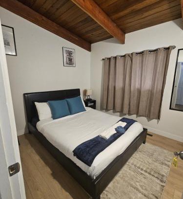 Jasper Place Casa | P&N Suites - Queen Room- DUBAI