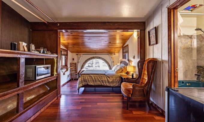 Stanardsville Apartamento | P · Suite Pea at White Lotus Eco Spa Retreat