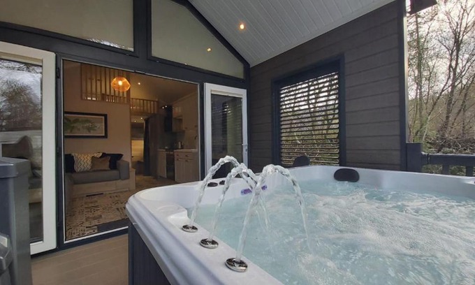 Bethesda Casa | P57 - Riverside Family Pod with Hot Tub