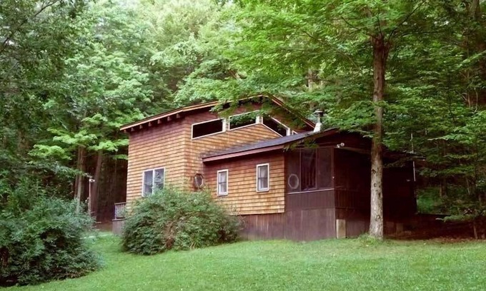 Penfield Cabina | PA Wilds de Mtn Chalet, 8 acres de PVT en los bosques del estado, cerca de Elk Herd y 2 parques de estado