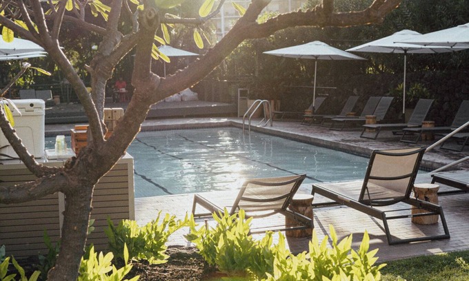 Historic Kailua Village Hotel | PACIFIC 19 Kona