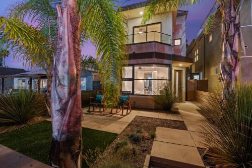 Crown Point Casa | Pacific Beach Paradise by Cardo - Spacious Retreat