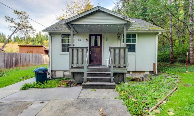 Cascade Locks Casa | Pacific Crest Trail House