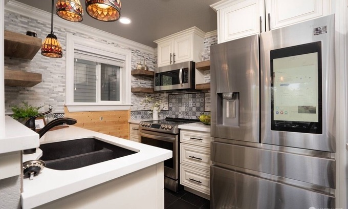 West End Condominio | Pacific NW Heaven: Modern, remodeled 3BR/2Bath Pool/Spa/Fitness, & Views!!!!