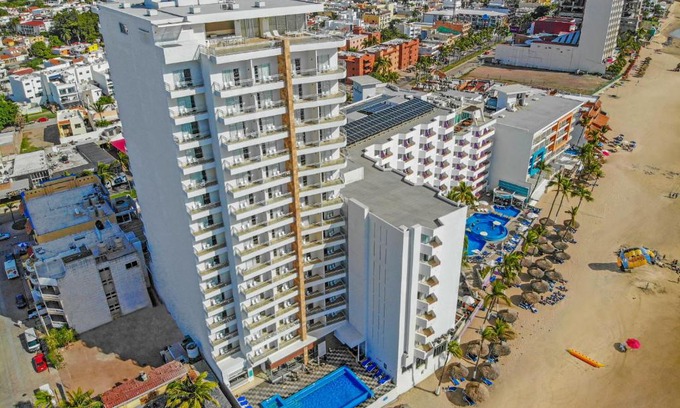 Zona Dorada Hotel | Pacific Palace Beach Tower Hotel