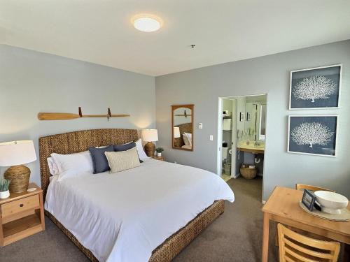 Oceano Casa | Pacific Plaza #105 Studio - Oyster Outlook - StudioD-King