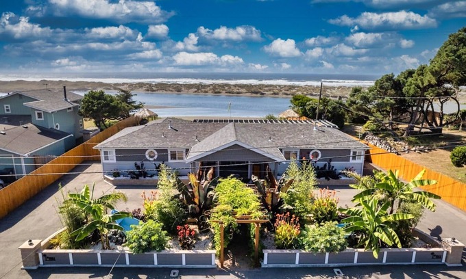 McKinleyville Casa | Pacific View - Oceanside Tropical Oasis