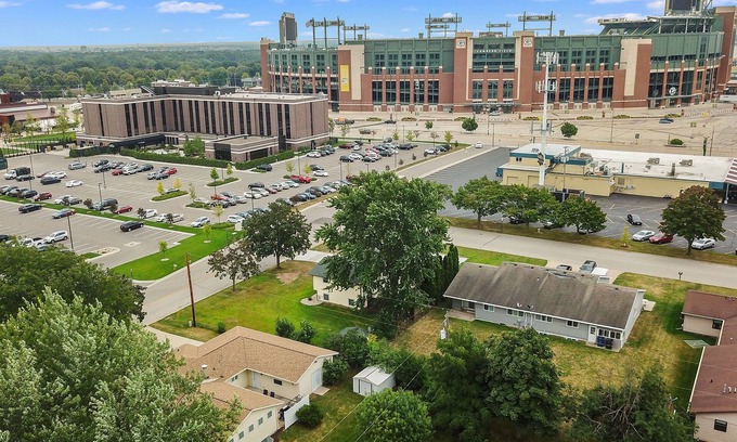 Ashwaubenon Casa | Pack Shack 4 en Shadows of Lambeau Field / Titletown COMPLETAMENTE REMODELADO