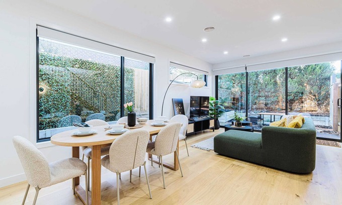 Box Hill North Casa | Packham Enclave No.3