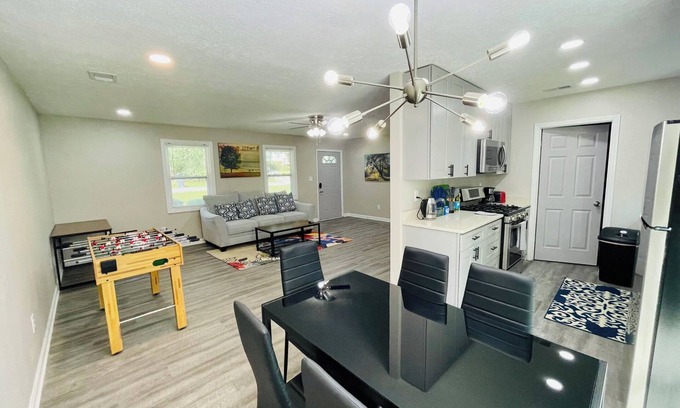 Powder Springs Casa | ★ PacMan Arcade, Fire Pit, Volleyball, Foosball★