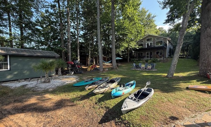 Lyman Casa | Paddle Cove – Lakefront Retreat with Private Dock, Sleeps 12