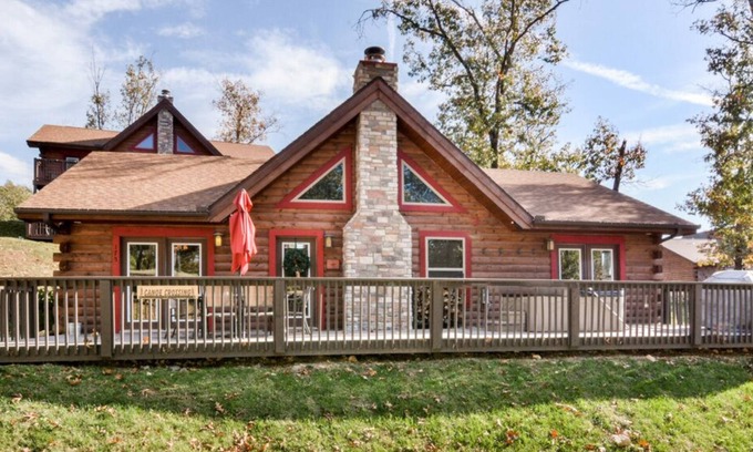 Branson Cedars Cabina | Bañera de hidromasaje, Se aceptan mascotas, Retiro cómodo, Escapada romántica