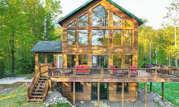 Hayward Cabina | Paddle Ready: Hayward Lake View Retreat w/ BBQ
