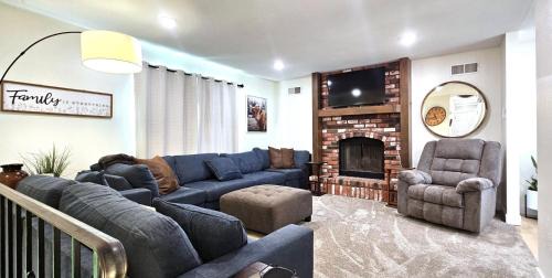 Page Casa | Paddleboards, Grill, Fire Pit, Air Hockey, WD, Brkfst, Sleeps 14