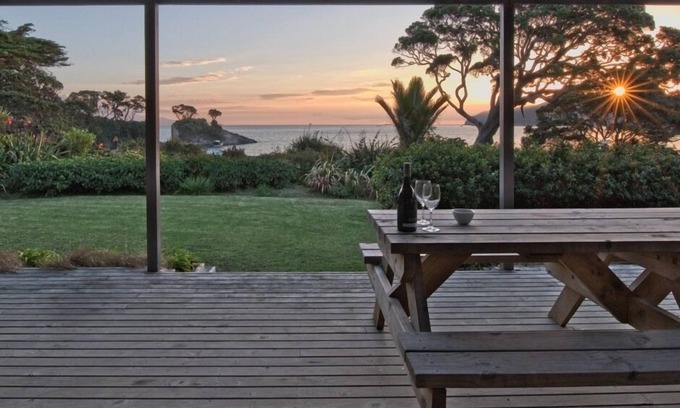 Tryphena Casa | Pah Beach Bungalow, Tryphena