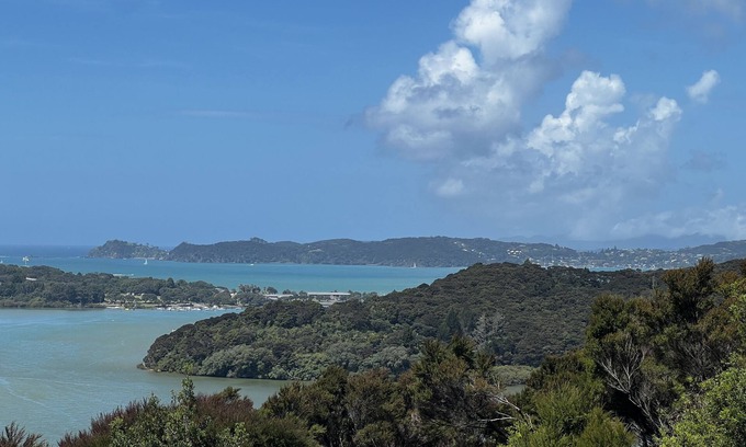 Haruru Casa | Paihia Sea views, 3 minutes drive to Paihia, 3 bed home