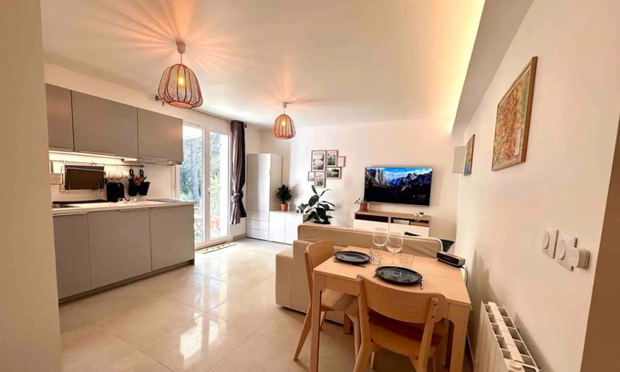 Peyrolles-en-Provence Apartamento | Paisible Studio Tout Neuf en Lisière de Forêt