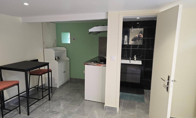 Bondy Apartamento | Paisible Studio. Proche de Tout Commerces, Services et Transports