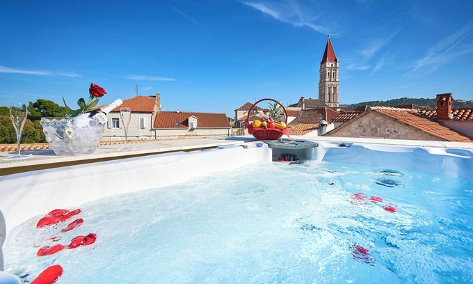 Trogir Hotel | Palace Derossi