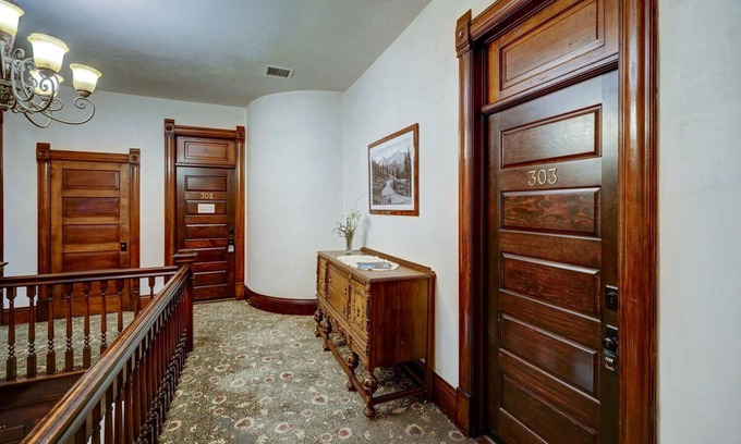Salida Condominio | Palace Hotel Condos- Suite 303- Elegant Suite with Historic Style