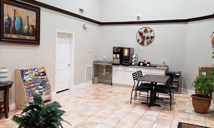 Barker Hotel | Palace Inn Hwy 6 North & Clay Rd