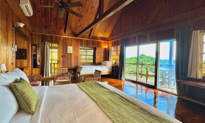 Meyungs Cabina | Palau Carolines Resort