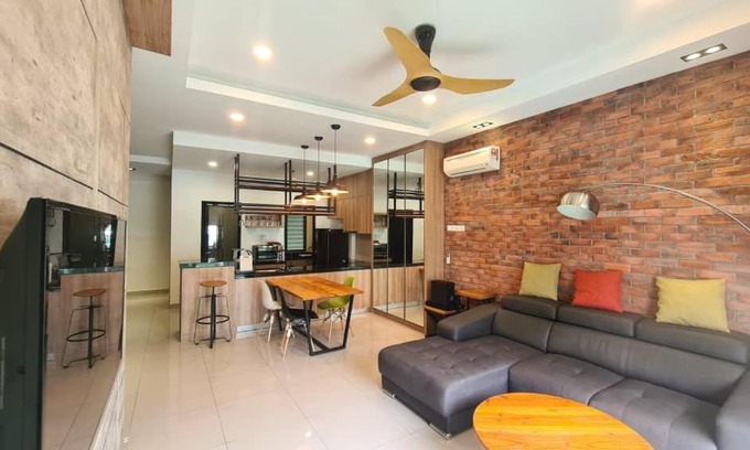 Taman Mount Austin Apartamento | Palazio Mount Austin Modern Stylish 3 bedrooms balcony pool view high floor by GDRAGON HomeStay